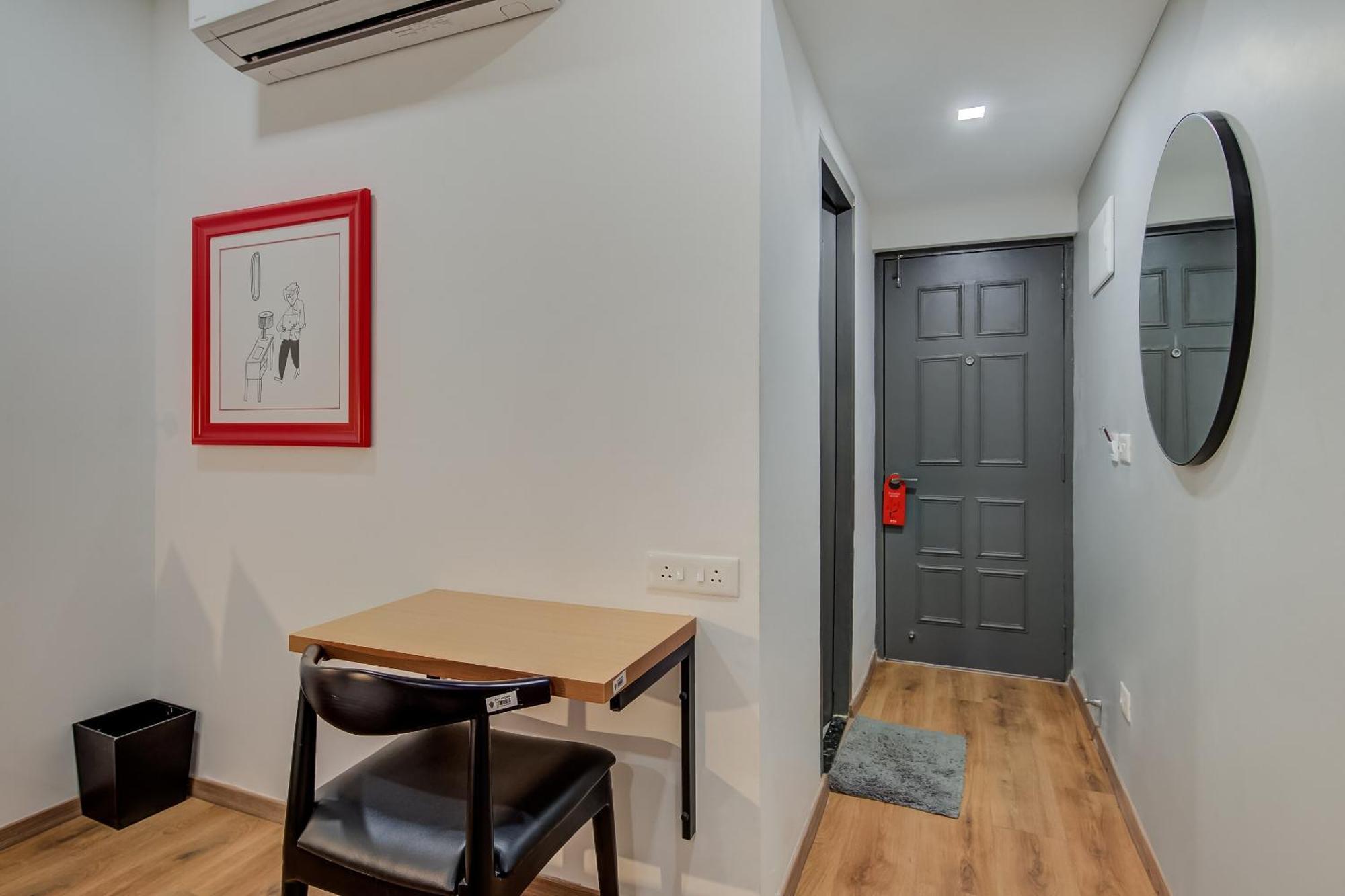 Super Townhouse Mg Road Пуна Экстерьер фото