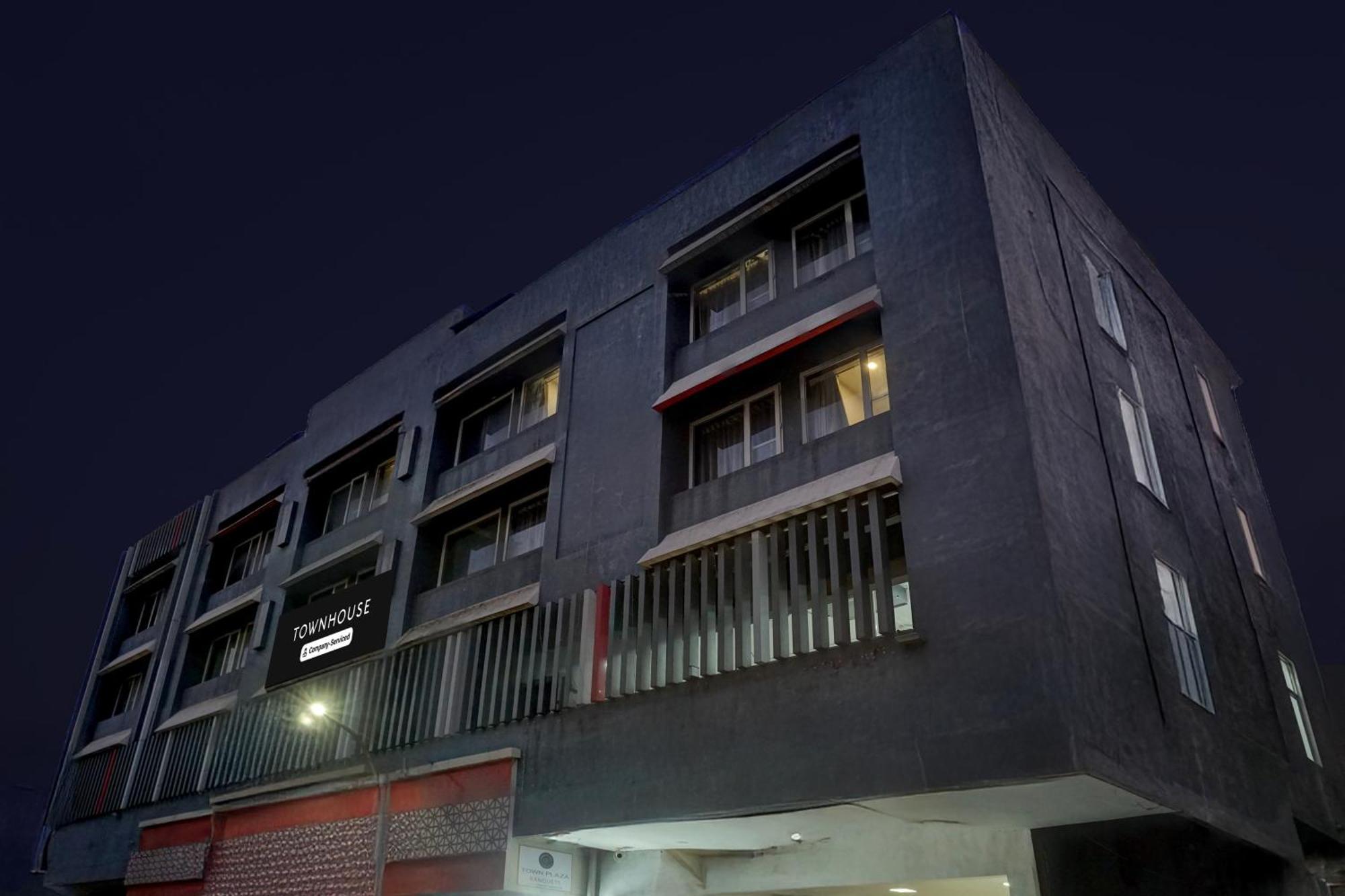 Super Townhouse Mg Road Пуна Экстерьер фото