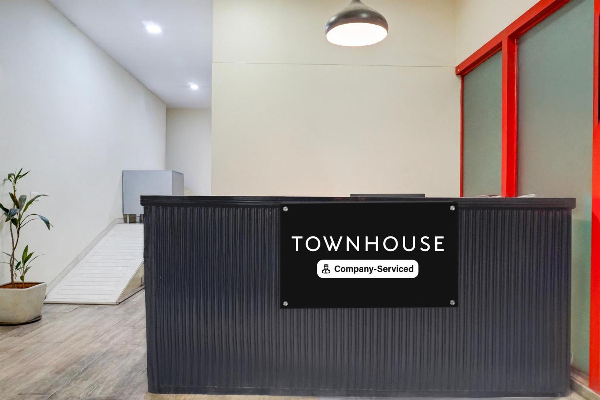 Super Townhouse Mg Road Пуна Экстерьер фото
